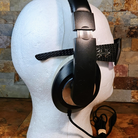 Think Write Durable Headphones • Adjustable Headband • Ambient Sound Mode • - Picture 4 of 9